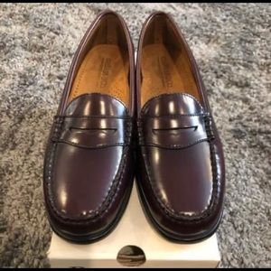 NWT Women’s size 10 Burgundy Bass Weejuns Loafers